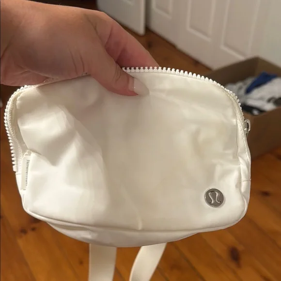 lululemon athletica Cream Crossbody Bag - Picture 1 of 4
